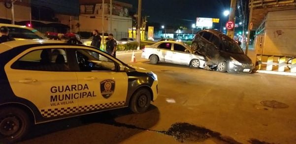 Acidente na Avenida Carlos Lindenberg, em Vila Velha por Internauta