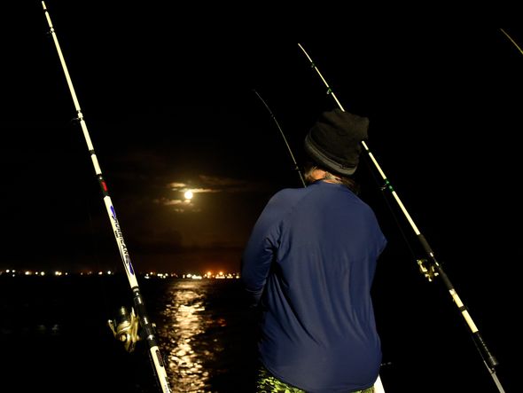 Data: 09/03/2020 - ES - Vitória - Lua cheia vista do píer de Iemanjá - Editoria: Cidades - Foto: Fernando Madeira - GZ por Fernando Madeira