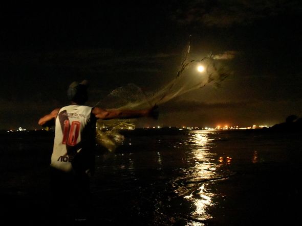 Data: 09/03/2020 - ES - Vitória - Lua cheia vista do píer de Iemanjá - Editoria: Cidades - Foto: Fernando Madeira - GZ por Fernando Madeira