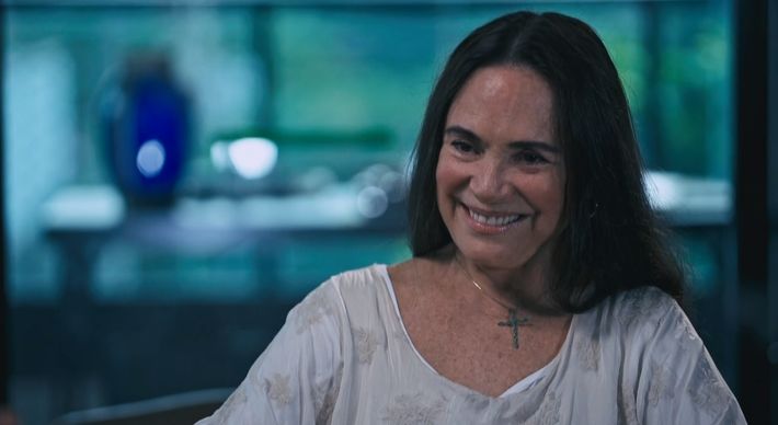 Em 11 de abril de 2020, ela compartilhou a informação de que foram encontrados R$ 256 milhões nas contas da ex-primeira-dama Marisa Letícia Lula da Silva