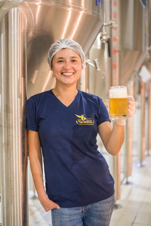 Luana Hoffman, mestre-cervejeira e responsável técnica da Cervejaria Teresense. Crédito: Cervejaria Teresense/Divulgação