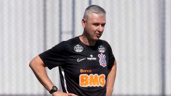 Tiago Nunes, técnico do Corinthians, que está ameaçado pelo rebaixamento no Paulistão