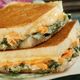 Imagem - Dica para o lanche: sanduíche de queijo, creme de espinafre e salmão