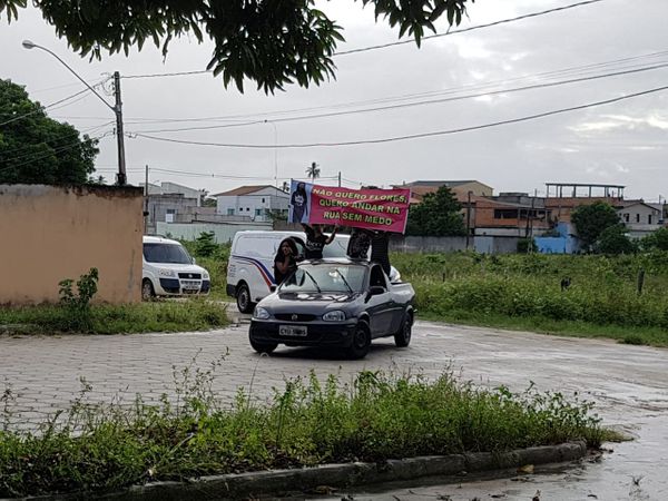 Cortejo e protestos marcam despedida de adolescente morta  por Maria Luiza Silva