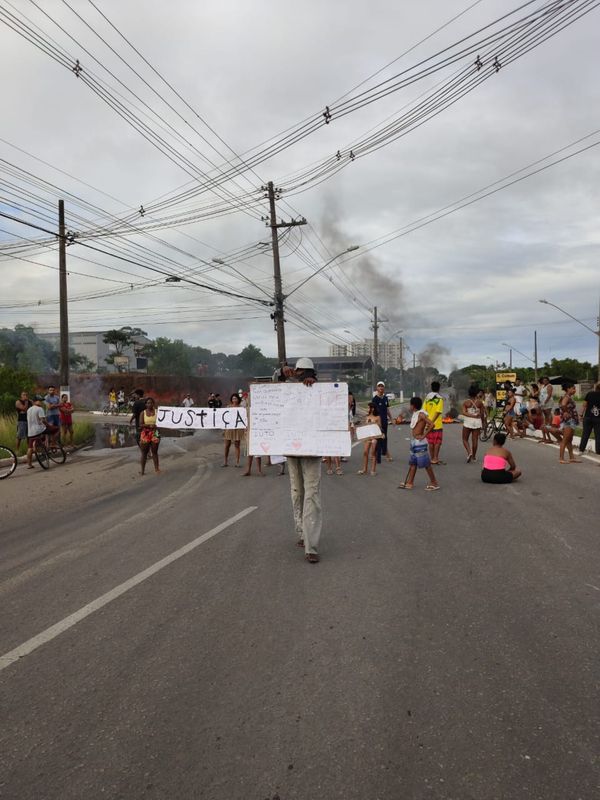 Moradores fazem novo protesto na ES 010 após morte de criança atropelada na Serra por Alberto Borem