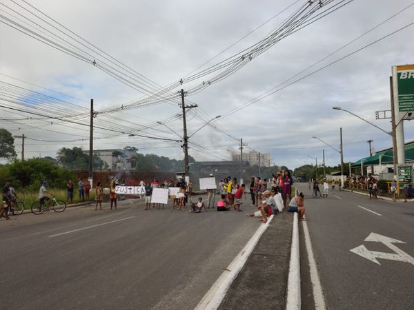 Moradores fazem novo protesto na ES 010 após morte de criança atropelada na Serra por Alberto Borem