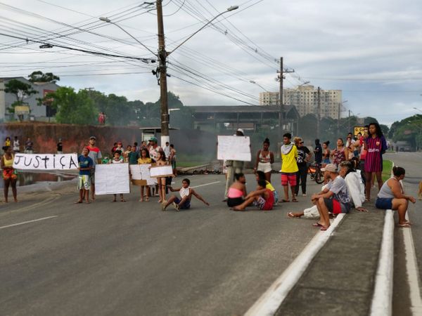 Moradores fazem novo protesto na ES 010 após morte de criança atropelada na Serra por Alberto Borem