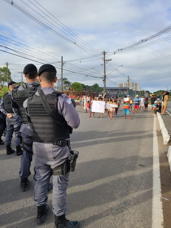 Moradores fazem novo protesto na ES 010 após morte de criança atropelada na Serra por Alberto Borem