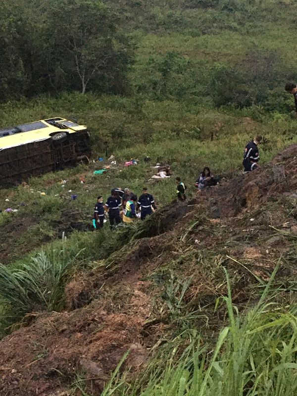 Acidente com ônibus da Itapemirim mata duas pessoas e fere 25 no sul da Bahia por Internauta