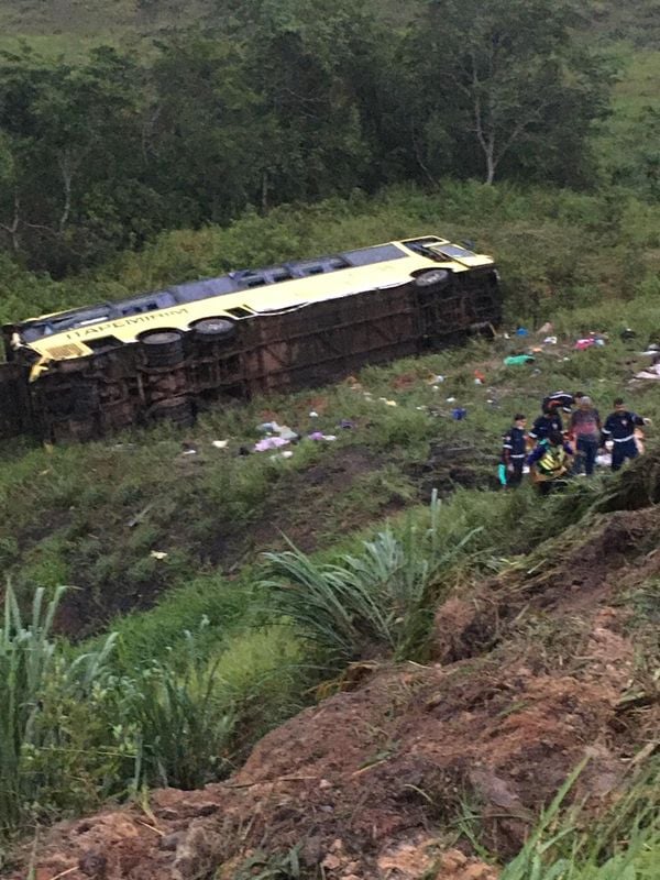 Acidente com ônibus da Itapemirim mata duas pessoas e fere 25 no sul da Bahia por Internauta