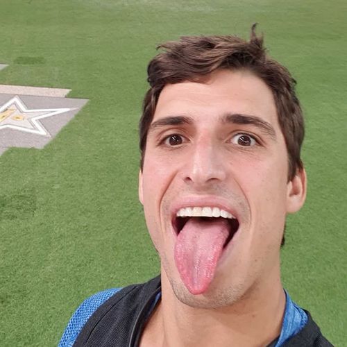 Segundo informações exclusivas da revista Marie Claire, três jovens apresentaram denúncia contra o ex-BBB Felipe Prior, que não quis se pronunciar sobre o caso após assessoria negar os fatos