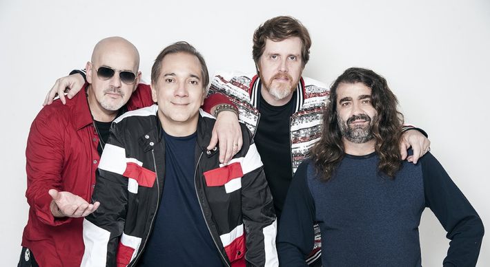 A live transmitirá a apresentação 'Ilustre Guerreiro', gravada no Teatro Bradesco em São Paulo, no ano de 2018