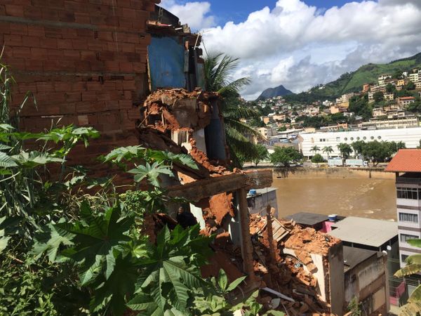 Prédio de três andares cai em Cachoeiro. Crédito: Rafael Ferraz