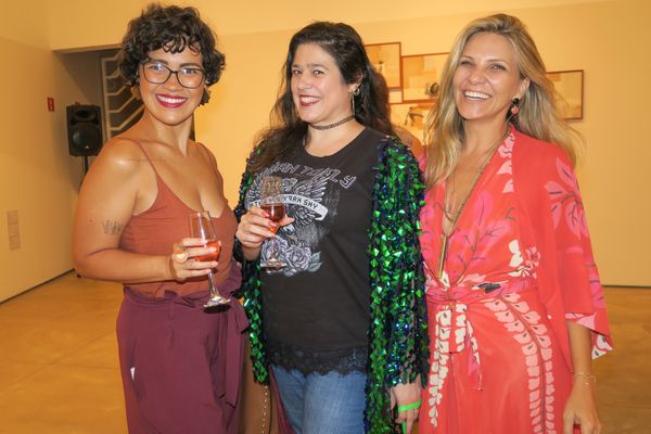 Raquel Amaral, Ariana Caiado e Luciana Bowen. Crédito: Mônica Zorzanelli