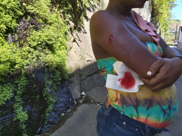 Mulher baleada na Vila Rubim, no Centro de Vitória. Crédito: Natalia Devens