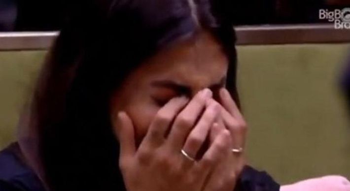 Tiago Leifert pediu que brothers usem o raio-x para conscientizarem os espectadores sobre o novo coronavírus e Mari Gonzalez logo se preocupou com o namorado, Jonas Sulzbach, pelo seu apego em ir à academia