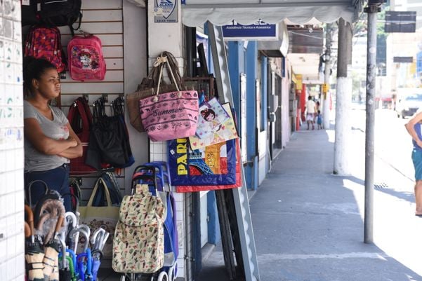 Avenida Jerônimo Monteiro vazia depois da suspensão das aulas causado pelo surto de coronavírus. por Ricardo medeiros