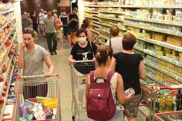 Supermercados do ES querem limitar número de clientes e de itens ...