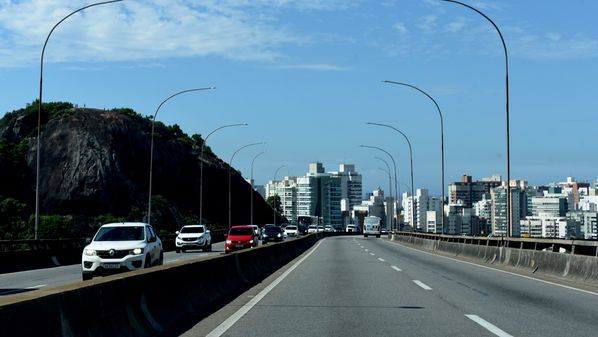 De acordo com informações da Rodosol, um carro capotou por volta das 19h10 e a pista foi liberada às 20h