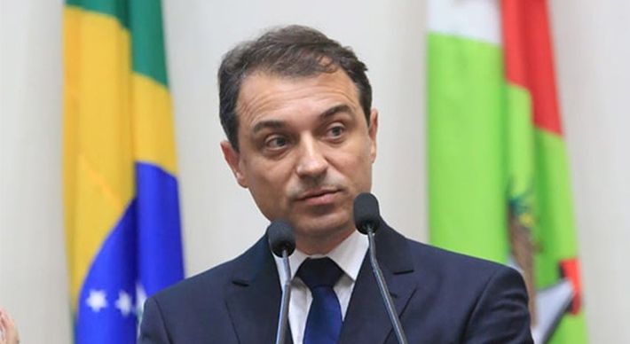 O processo julgou se houve crime de responsabilidade na compra de 200 respiradores pulmonares, em abril de 2020, pagos de forma antecipada e nunca entregues