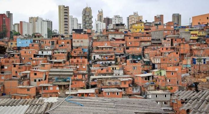 Segundo o Instituto Locomotiva, o consumo das favelas do Brasil chega a R$ 202 bilhões por ano. Se fosse um estado seria igual ao 14° do país em tamanho do Produto Interno Bruto (Censo 2022)