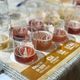 Bandeja de amostras do Concurso Brasileiro de Cervejas 2020, em Blumenau