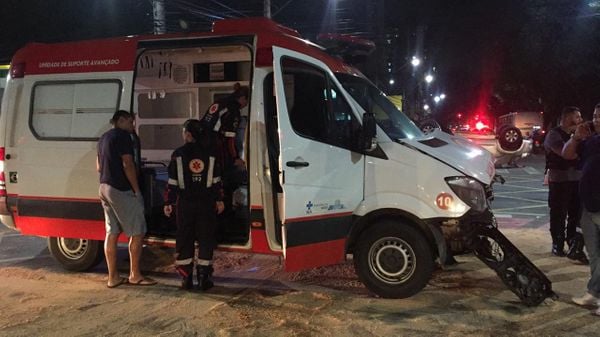 Ambulância voltava do atendimento de um feminicídio em Maria Ortiz. Crédito: Daniel Pasti