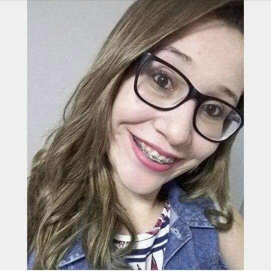 Julia Mendonça, 18 anos, foi morta a facada em Vitória. Crédito: Reprodução/Facebook
