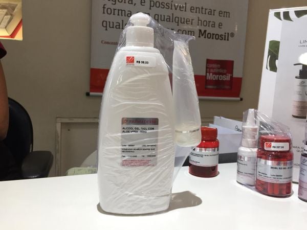 Produto é vendido em potes de 500 gramas e apenas dois por cliente na Farmaderm. Crédito: Daniel Pasti