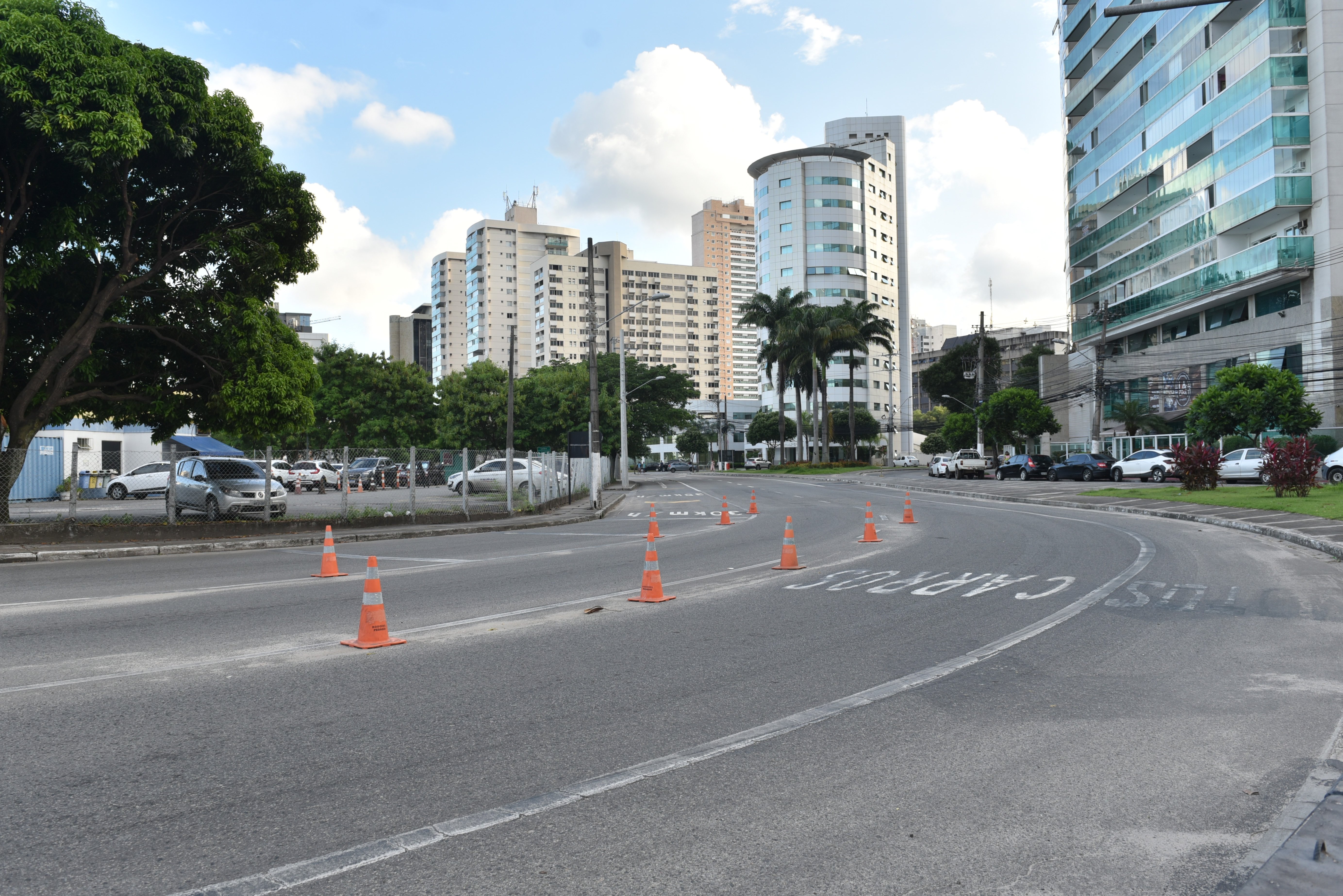 Ruas de acesso à Terceira Ponte estão vazias. Os registros foram feitos por volta das 17h, quando o trânsito em dias normais é congestionado