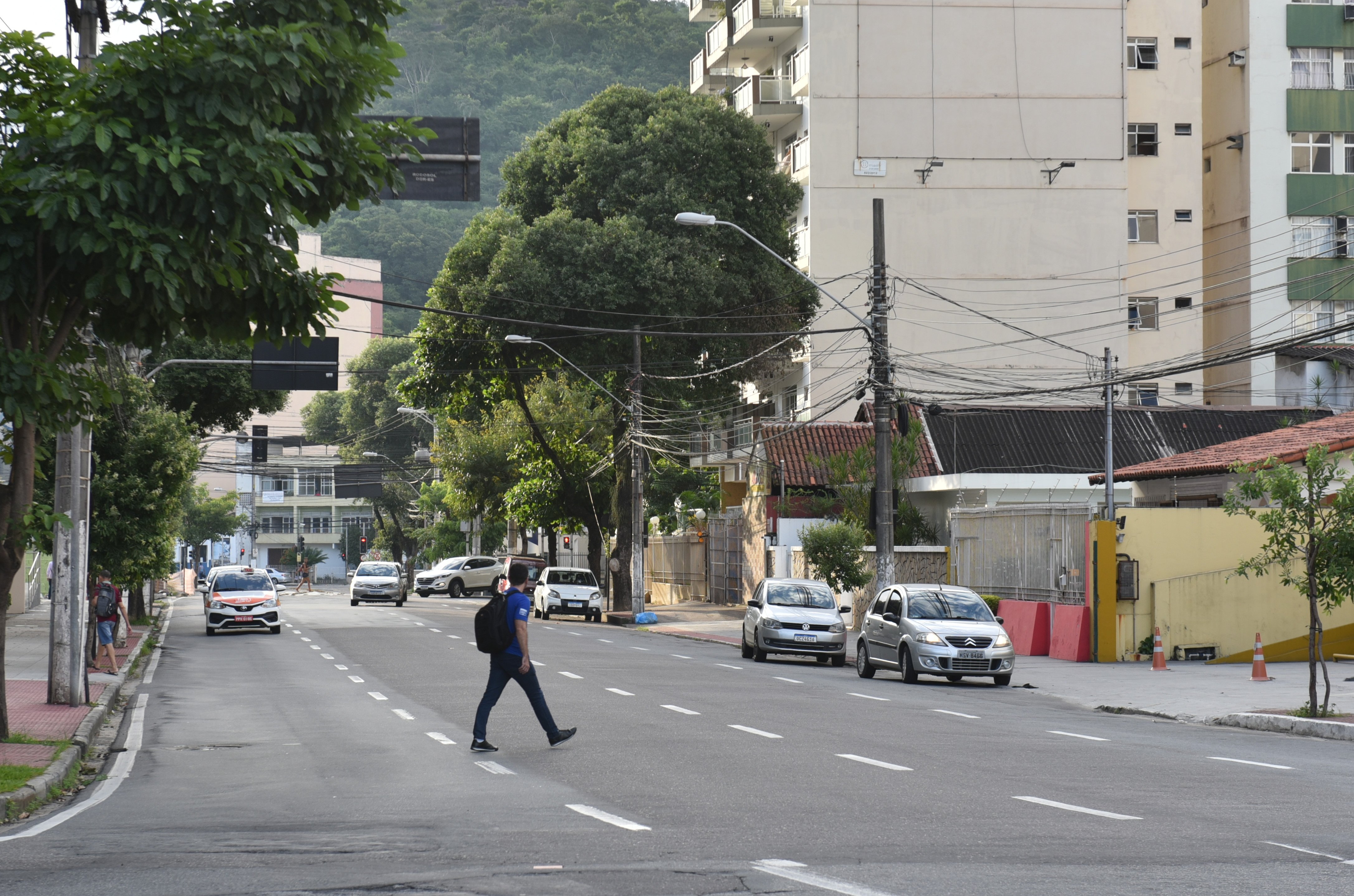 Vitória - Efeito coronavírus - Ruas de acesso à Terceira Ponte estão vazias. Os registros foram feitos por volta das 17h, quando o trânsito em dias normais é congestionado