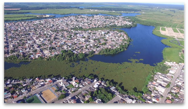 A lagoa do Aviso, que passa por vários bairros da área urbana de Linhares é uma das que sofrem com a poluição. Crédito: Heber Thomaz
