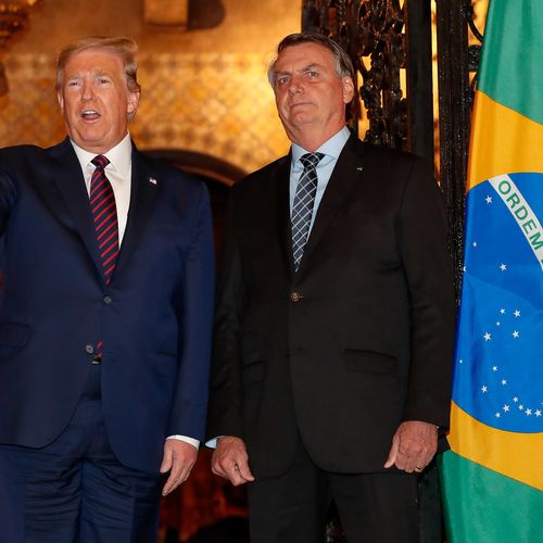 Trump cita Brasil como mau exemplo no combate ao coronavírus