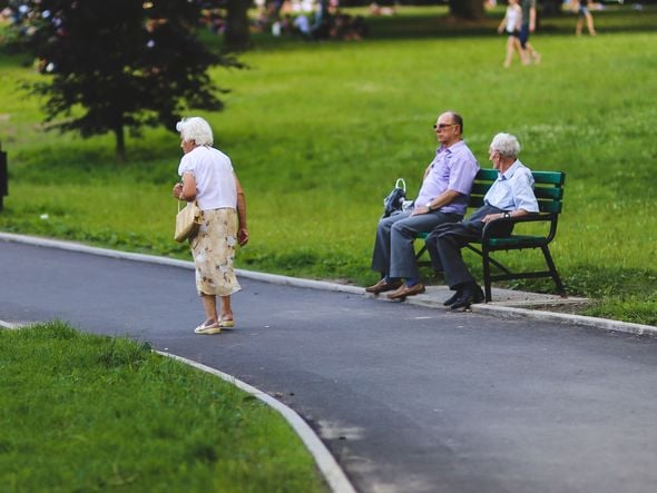 Ao menos três estudos científicos já divulgados apontam que homens
idosos com problemas de saúde são os mais vulneráveis. A idade
média das primeiras vítimas era de 75 anos, segundo o Comitê
Nacional de Saúde da República Popular da China. por Pexels