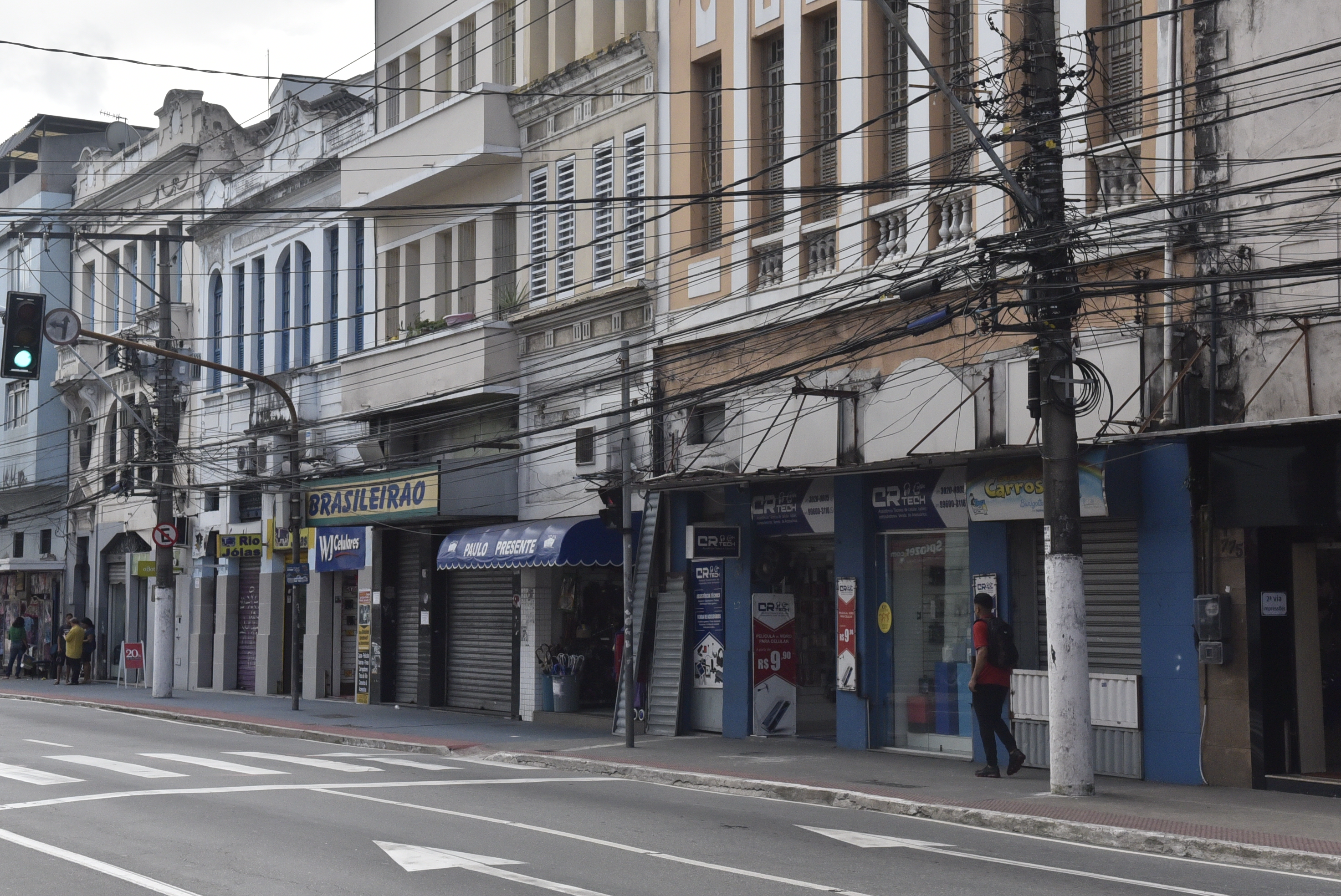 Após pandemia de Coronavírus o movimento fica abaixo do normal na Avenida Jerônimo Monteiro, Centro da Capital.