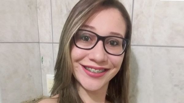 Irmã do acusado de assassinar a facadas quatro universitários nos