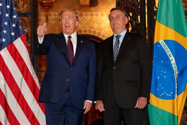 Presidente da República Jair Bolsonaro acompanhado do Senhor Presidente dos Estados Unidos Donald Trump, posam para fotografia