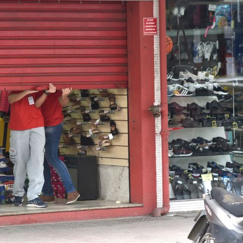 A mensagem, divulgada em carro de som, garantia que o comércio de Campo Grande e regiões vizinhas seria reaberto