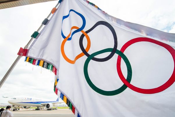 Bandeira das Olimpíadas em Tóquio, Japão, após o anúncio de que o país vai sediar os jogos de 2020