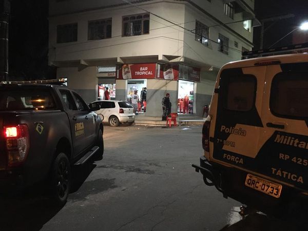 Equipe de fiscalização determina fechamento de bares em Cariacica