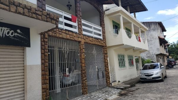 Moradores de Piúma identificam casas com idosos com pano vermelho para vacinação contra a gripe. Crédito: Divulgação