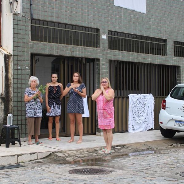 Moradores se emocionaram ao presenciar a cena religiosa no Ibes por Divulgação/PSMDIBES