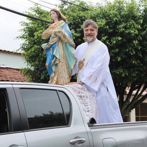 O diácono José Francisco Batista levou a imagem de Virgem Maria por Divulgação/PSMDIBES