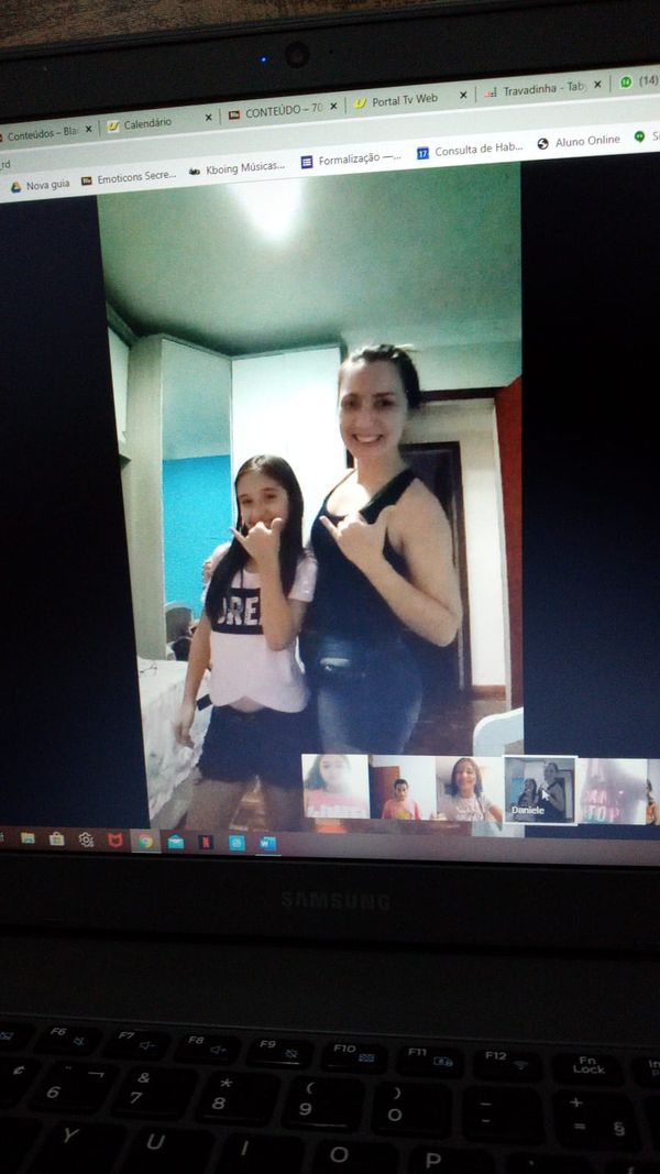 Instrutora de dança não para mesmo com isolamento imposto por coronavírus