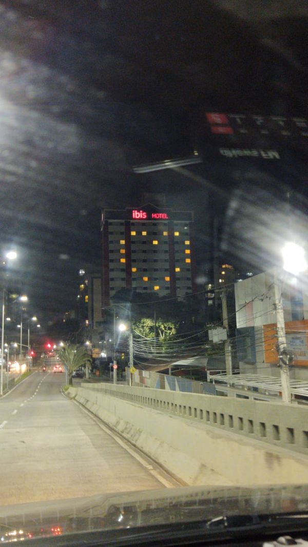 Na semana passada, um coração foi formado com as luzes dos quartos do hotel