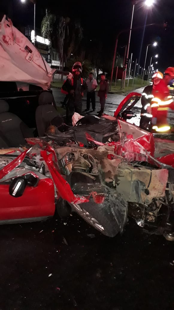 O Strada ficou completamente destruído com o impacto frontal com o ônibus 