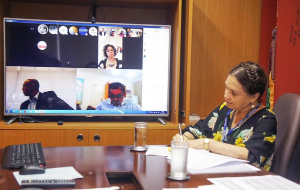 Regina Duarte fez reunião online com secretários estaduais de Cultura na quinta-feira (19)