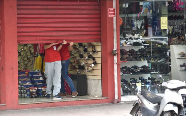 Comércio na Avenida Expedito Garcia em Campo Grande: decreto para fechamento de lojas vai até semana que vem