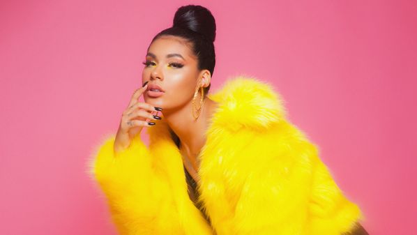 Dona de sucessos como “Lei da Gravidade”, com Léo Santana, e 'Não Sou Obrigada' falou ao Divirta-se da relação com família, carreira e amor pelos fãs capixabas