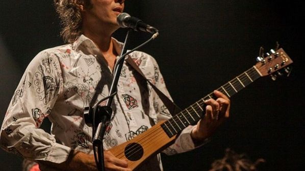 'Fico em Casa' acontece, de sábado (28) a segunda-feira (30), com mais de 160 artistas. O internauta ainda pode colaborar fazendo doações de um cachê simbólico
